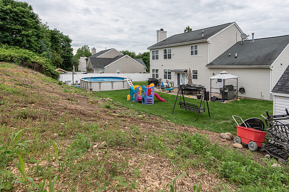 58AthertonCtBefore (12)